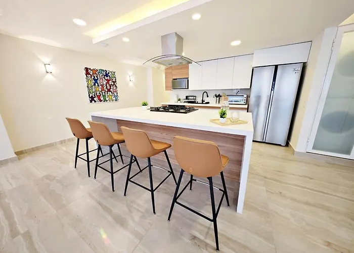 Leonora 3 Maiahome Luxury 4 Beds 4 Baths Steps From Masaryk *