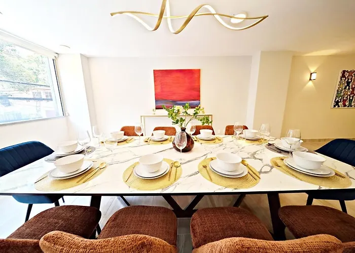 Leonora 3 Maiahome Luxury 4 Beds 4 Baths Steps From Masaryk *